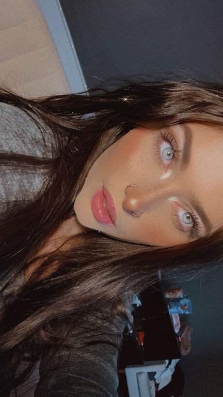 TemptingGorgeous pornstar erotic images