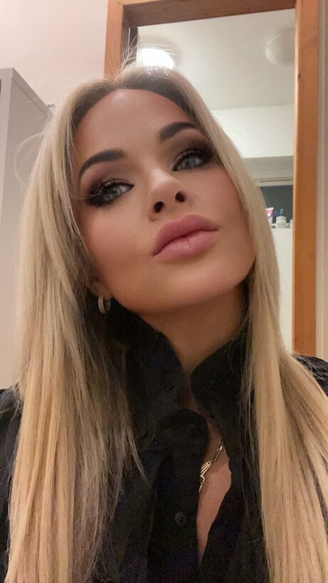 Scottish Lass nude pornstar img