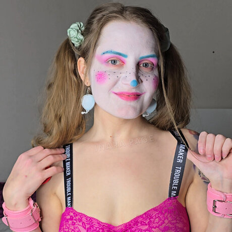 Inara Page aka Squishy the Clown Girl star free pictures