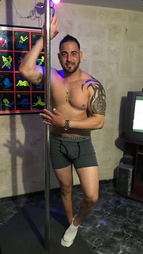 Yusiel Mederos pornographic model images