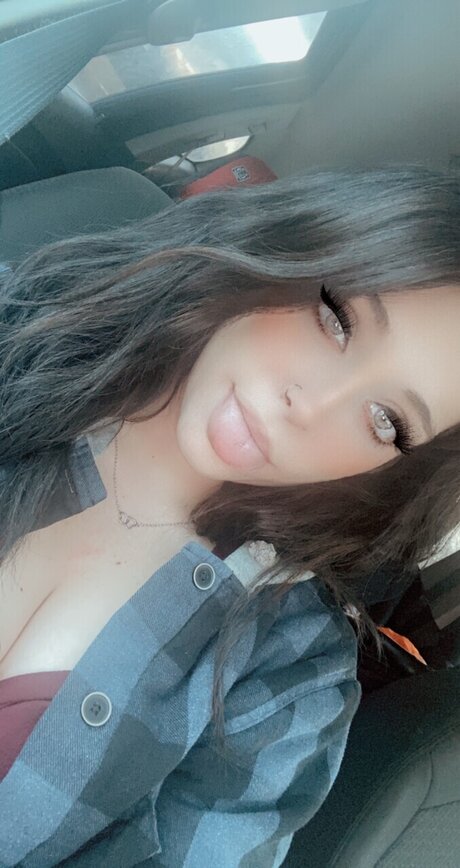 Emilee nude model pics