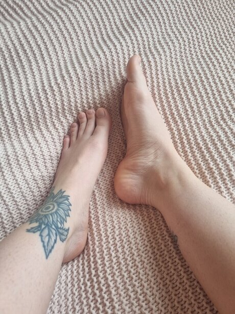 Feet Pixie naked pornstar picture