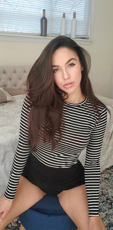 Arianna Marie nude pornstar picture