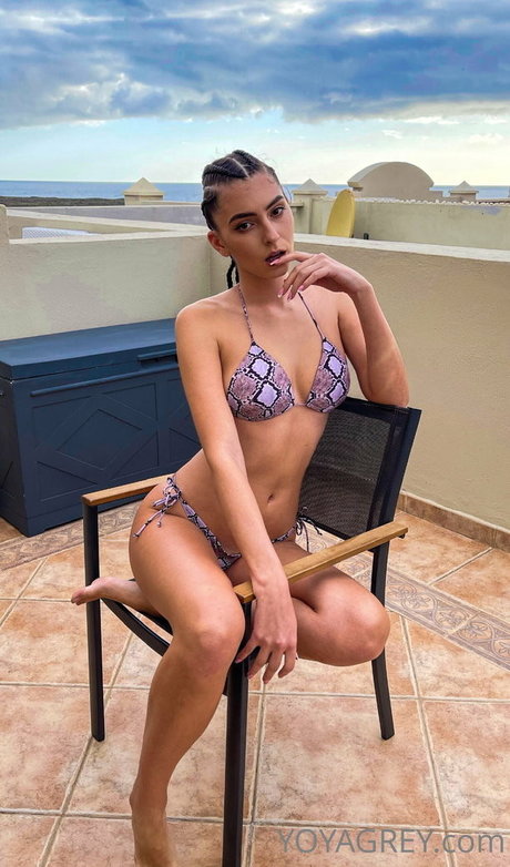 Yoya Grey star sexy image