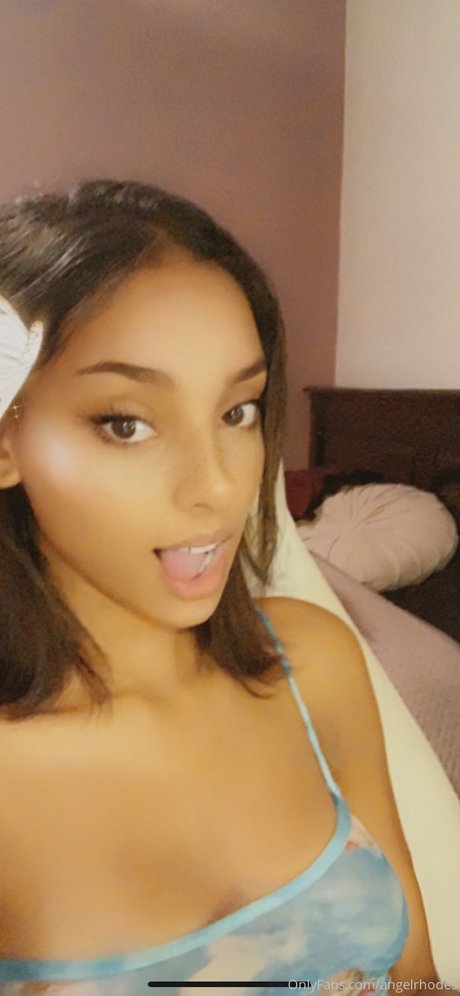 Angel Rhodes star hot pics