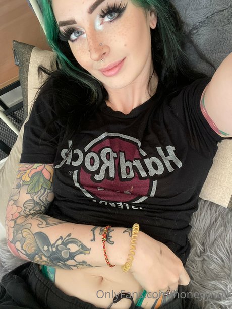 Honeyy Noir model free gallery