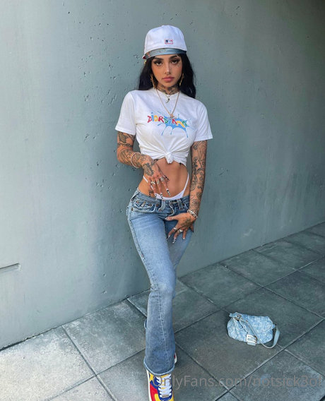 Notsick3_ sexy pornstar gallery