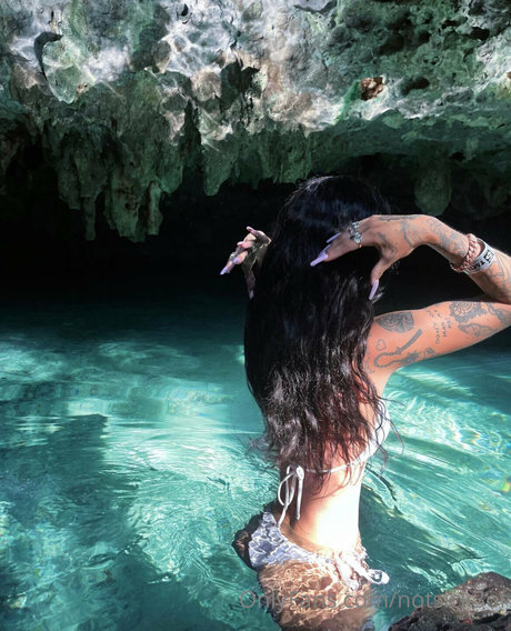 Notsick3_ actress pics