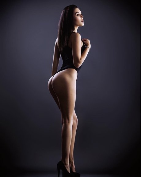 Aura Pazzani sex model picture