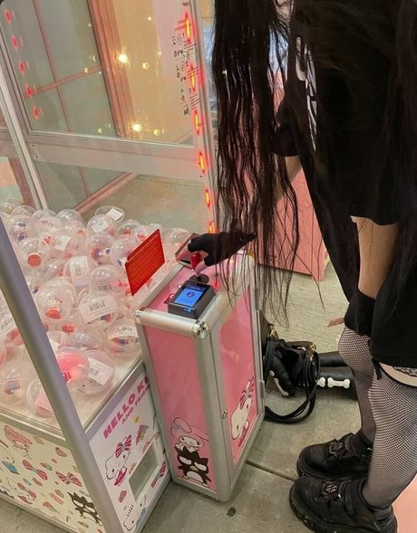 Ady Dark top model image