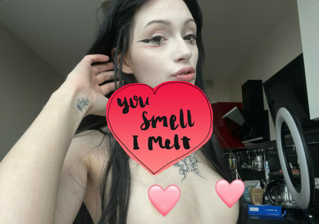 Ady Dark model top img