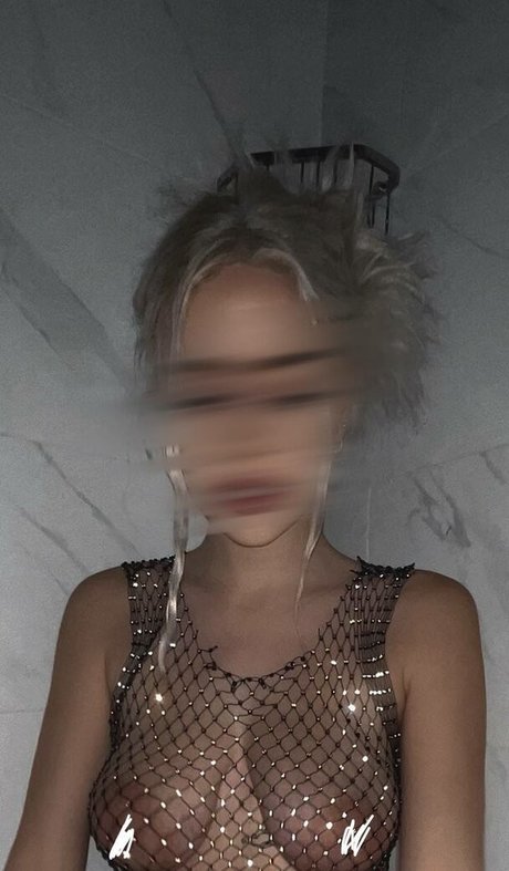 Naomi Woods art star photo