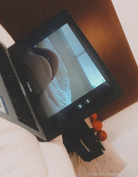 Belu Ottobri hot pornstar gallery