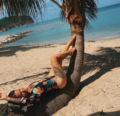 teen natural tits onlyfans art naked gallery