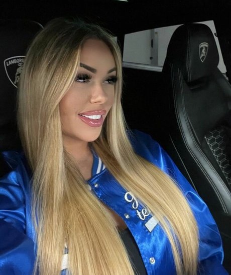 Lisa Amber exclusive model pic