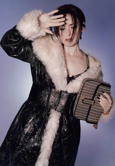 Winona Ryder model sexy pic