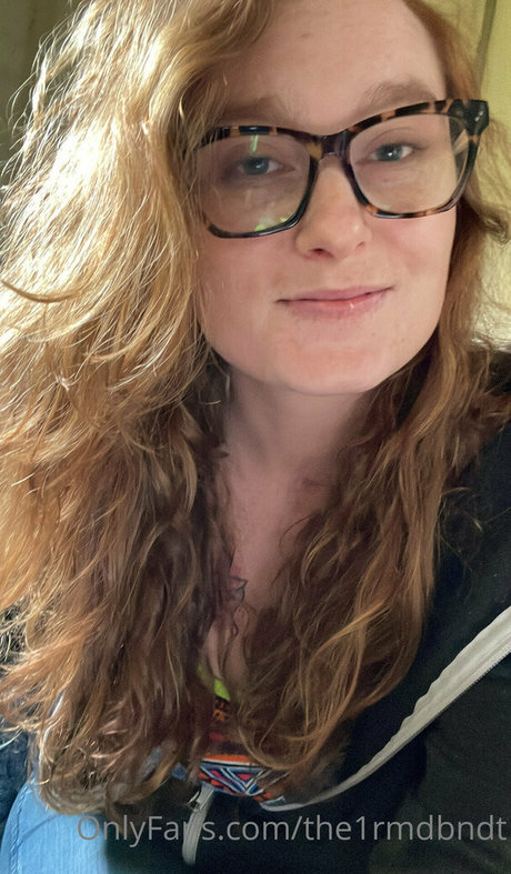 busty mom onlyfans naked images