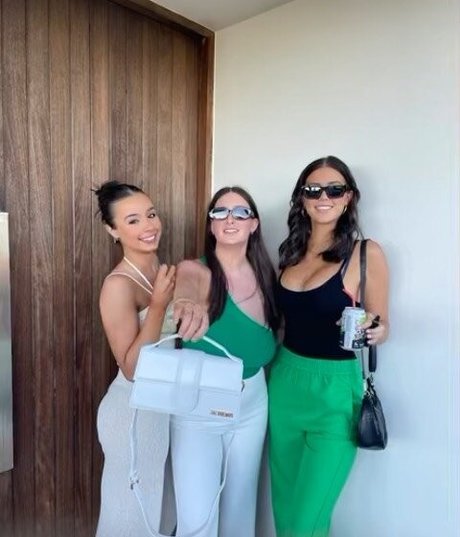 beautiful face onlyfans pornographic photo