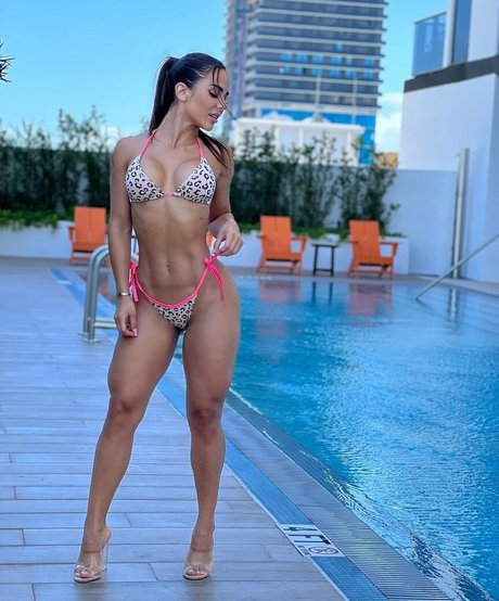 Lisandra Lezcano sexy pornstar gallery