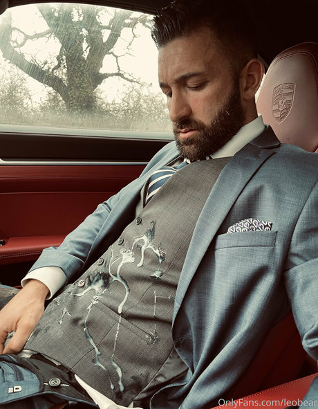 leobear model nudes pics