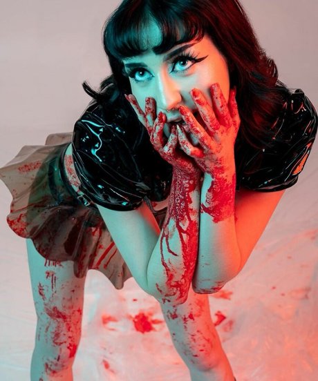 Exotiiac erotic model pictures