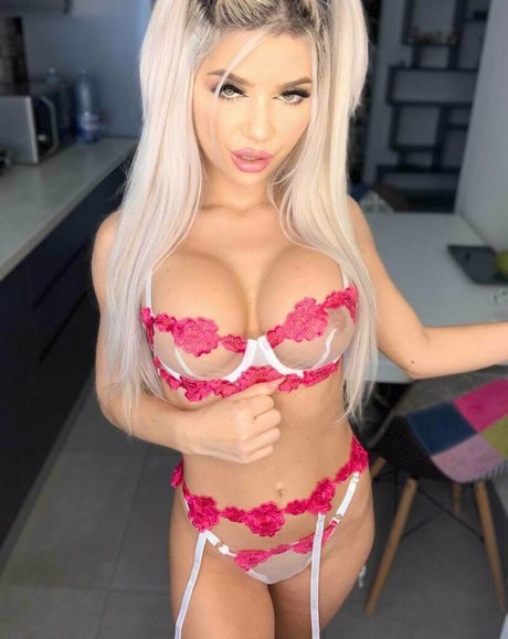 wifebigboobs pretty pornstar gallery