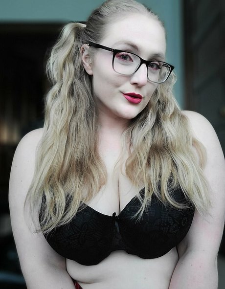 yourlovelylady star exclusive pic