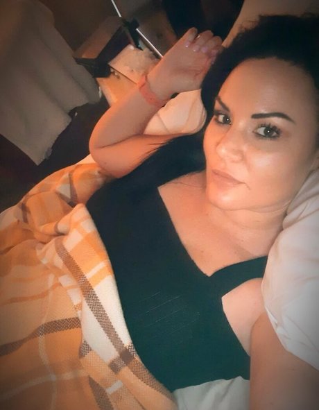 chanelbeexx pretty pornstar pics