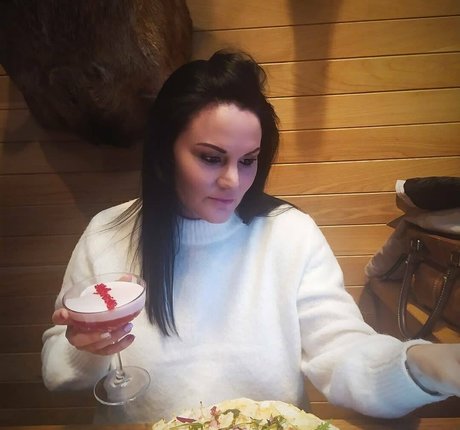 chanelbeexx naked actress galleries