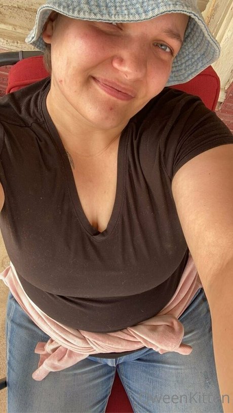 qweensensei naked model pic