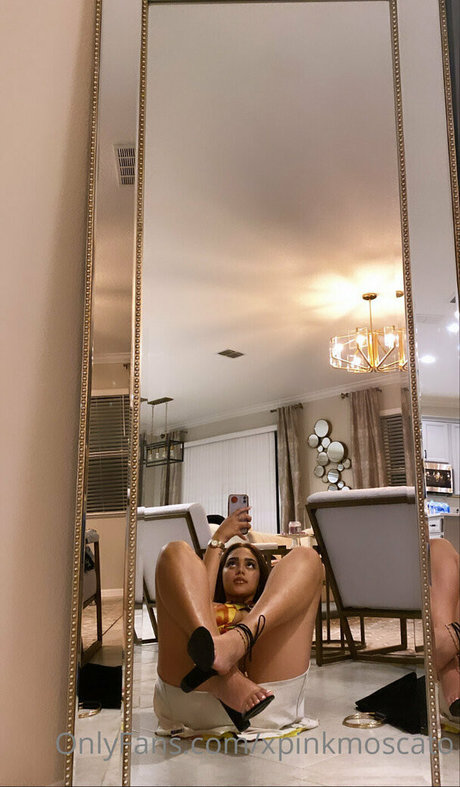 tattooed onlyfans hot nude picture