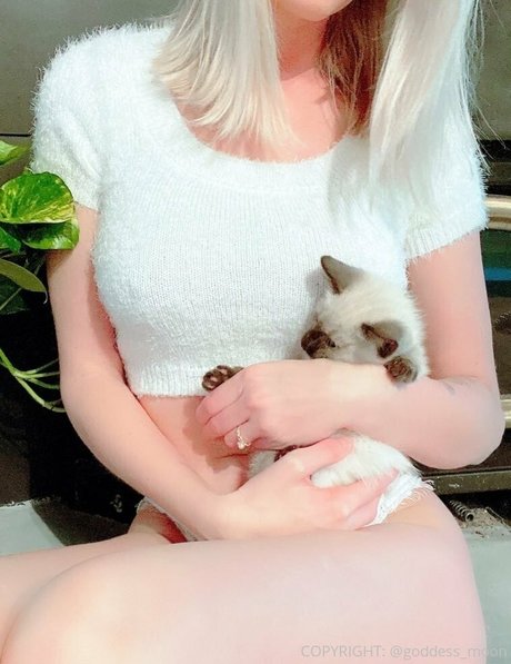 goddess moon model sexy pics