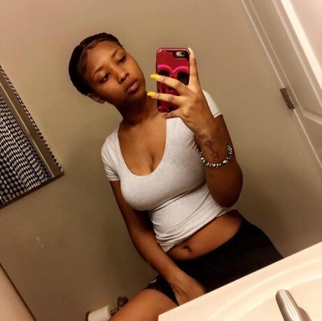 Lush Mami sexy model galleries