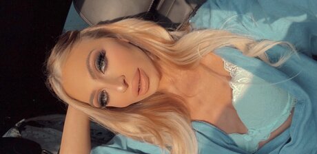 IrisBae erotic model picture