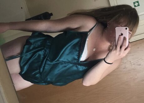 eating onlyfans beautiful naked pic