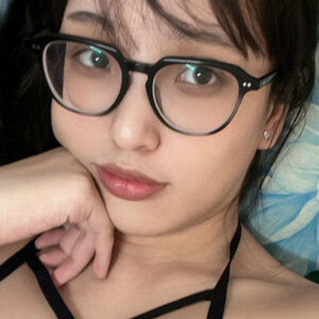 puychanfree erotic star photo