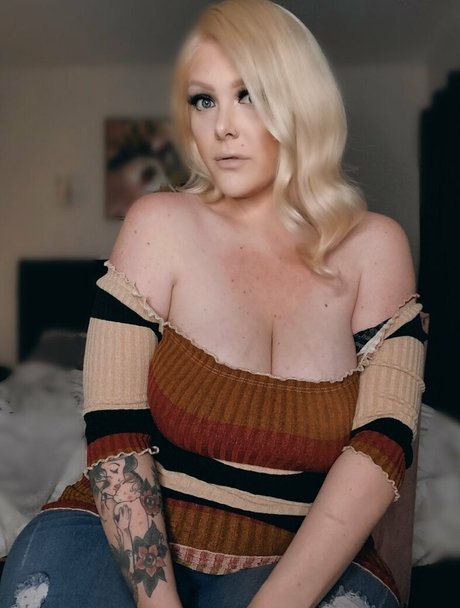 midnightxxxmoon star naked photo