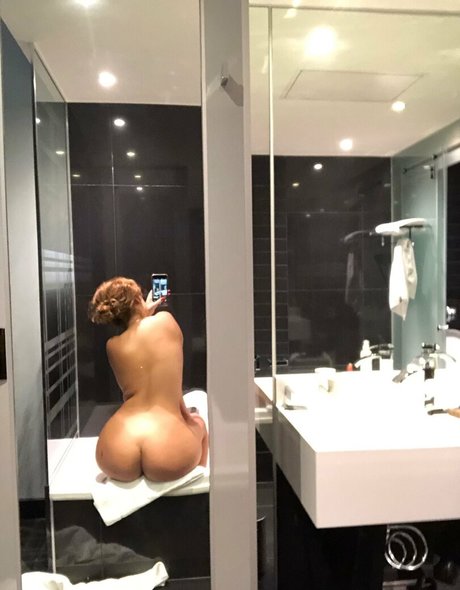 Disturbia model nude photo