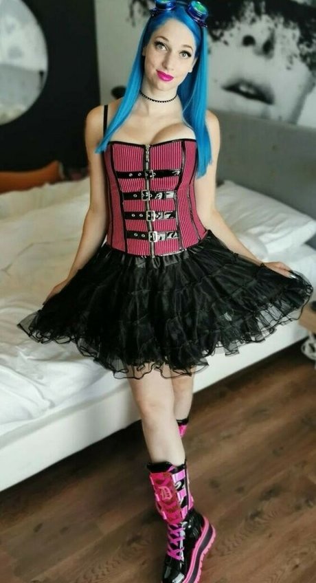 BloodyNyuu hot actress image