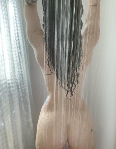 hayislost high quality model images