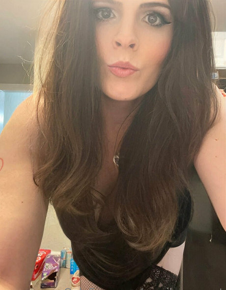 camila margot exclusive model images