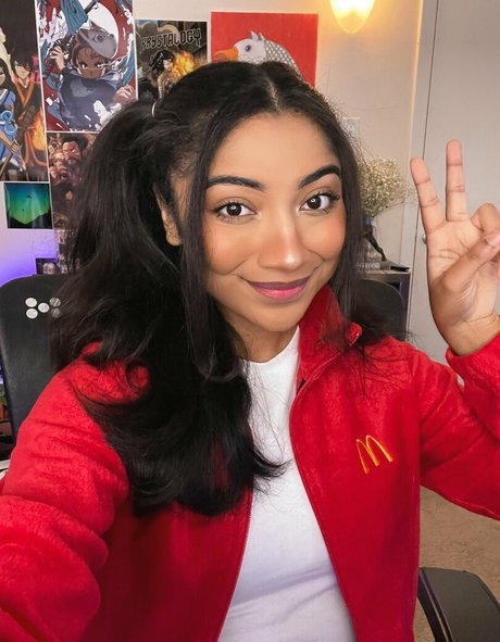 krystalogy top actress photo