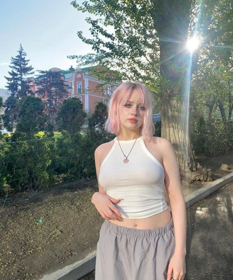 Nina Krasnolutskaya sexy actress pic