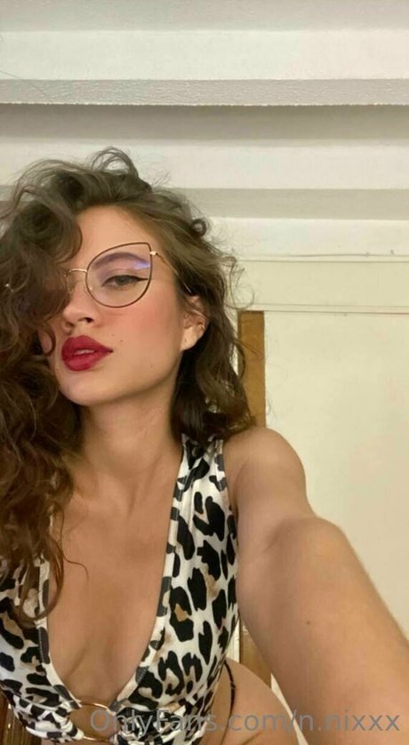 n nixxx exclusive model image