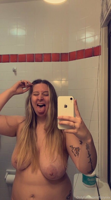 fizzyxxx nude star pics
