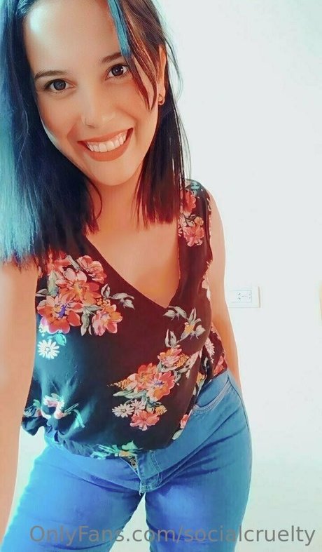 socialcruelty pretty star image