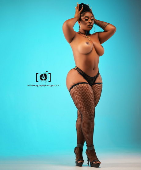 aj1atl model adult photos