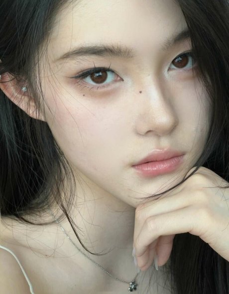 iamazhai star nude pic