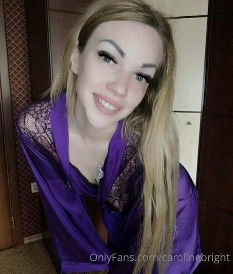 carolinebright top actress pictures