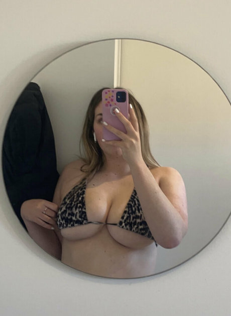 skyeeross model nude picture